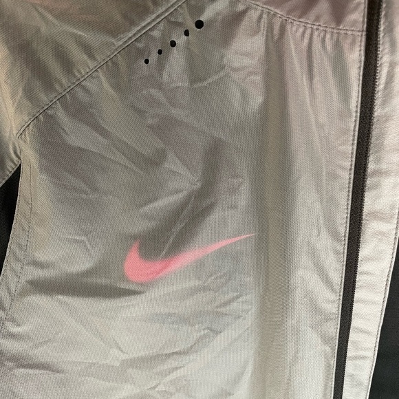 Nike Grey Pink Light- weight Revolution Elite
Football/Soccer Jacket Mens Size M - Picture 15 of 16